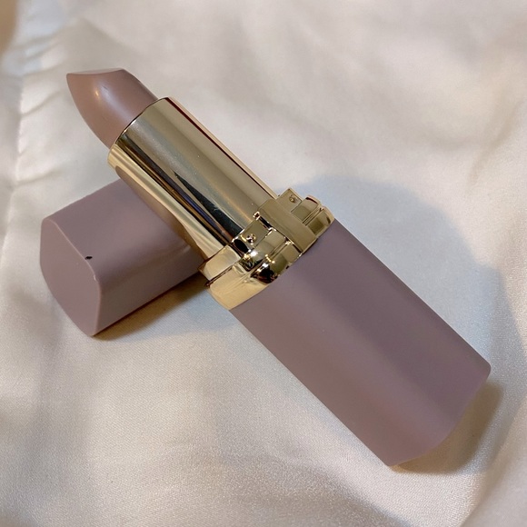 L'Oreal Other - 3/$21 L'Oreal Colour Riche Ultra Matte Lipstick